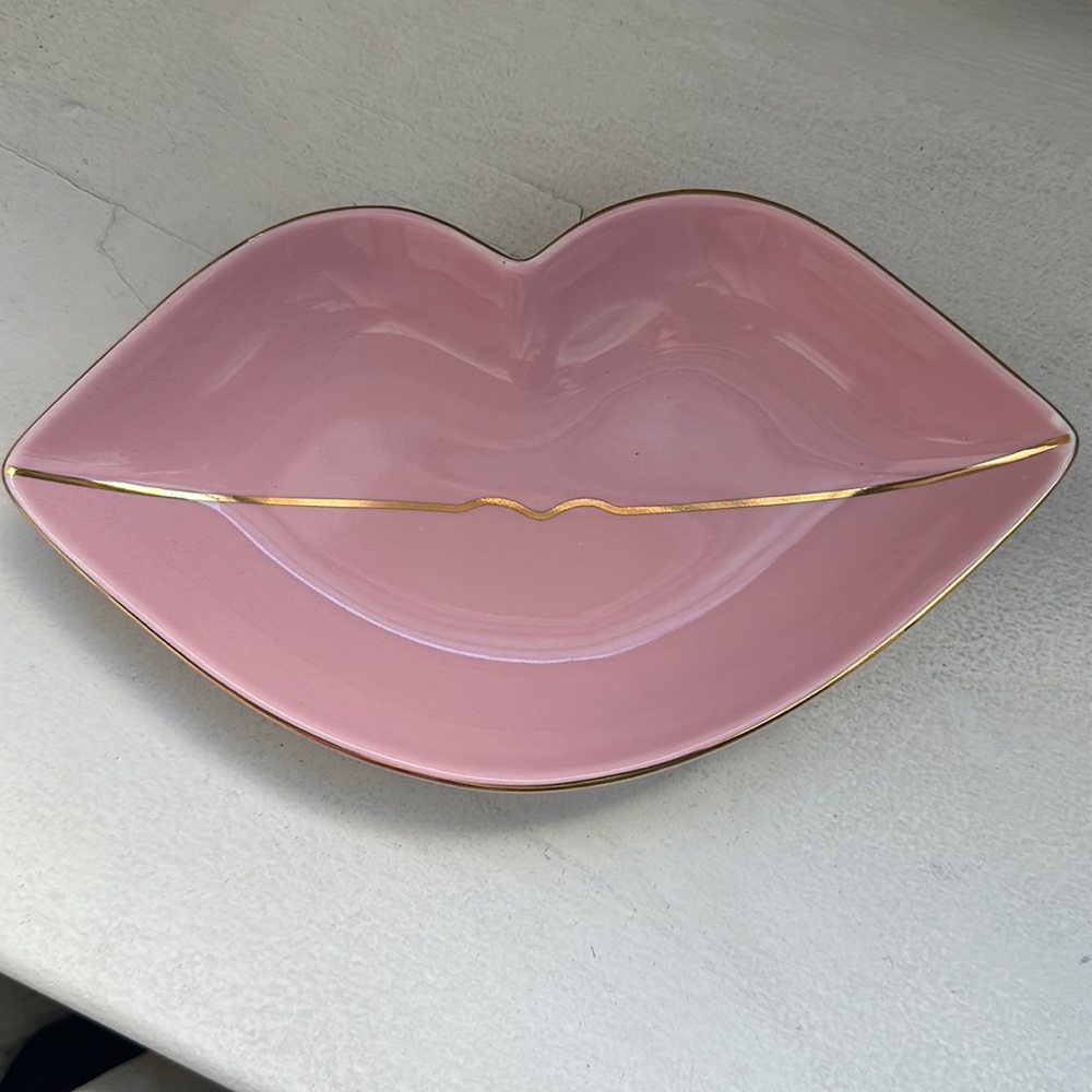 Pink & Gold Lips Dish (Mark & Graham)